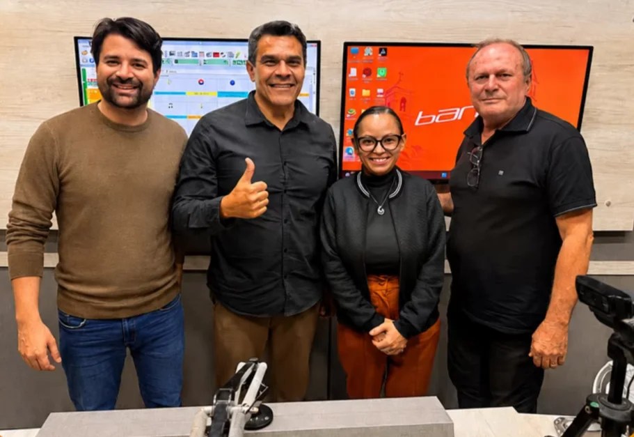 Foto real de Genilson Lucenyah em entrevista ao programa Se Liga PB apresentando propostas